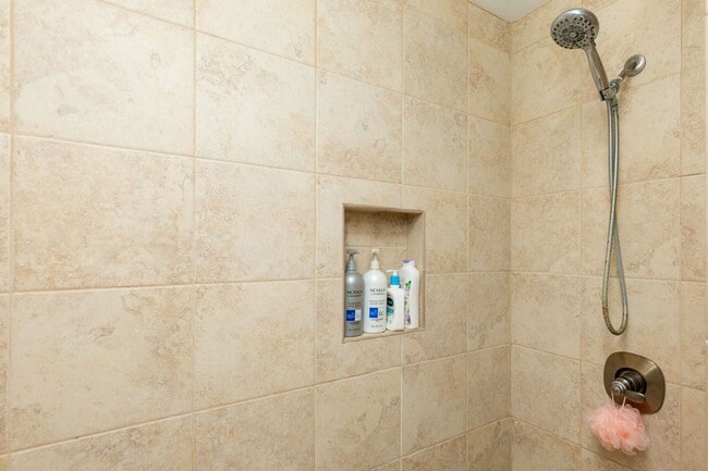 Building Photo - 4 Bed, 2 Bath - Sorrento Mesa Single Famil...