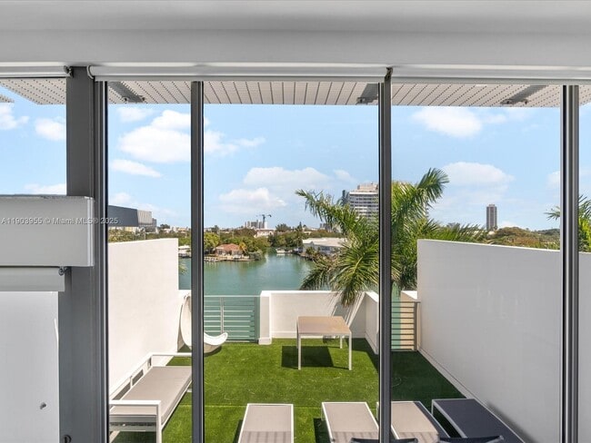 Building Photo - 155 N Shore Dr