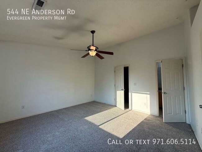 Building Photo - 544 NE Anderson Rd