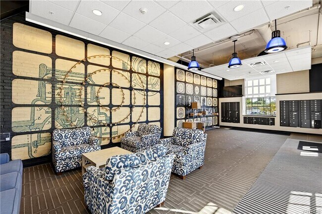 Building Photo - 2917 Main St