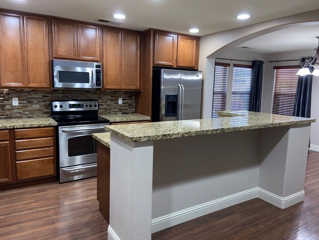 Building Photo - Somersett Reno Home - Walking Trails and t...