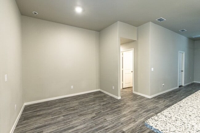 Building Photo - "Charming 3-Bed, 2-Bath Haven with 1,615 Sq Ft in Lubbock's Cozy Kirksey Avenue!" Half off first ...