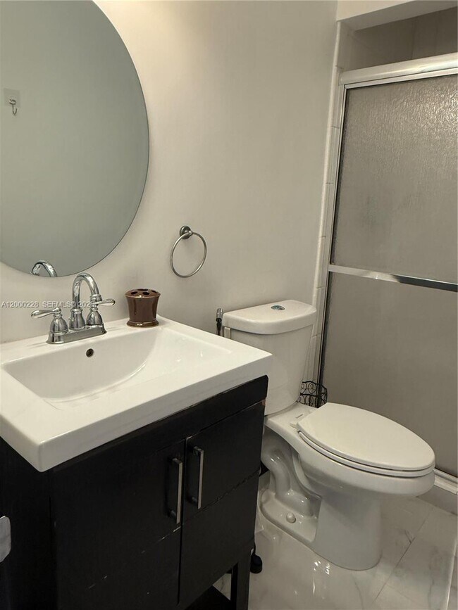 Building Photo - 13505 NE 23rd Ct