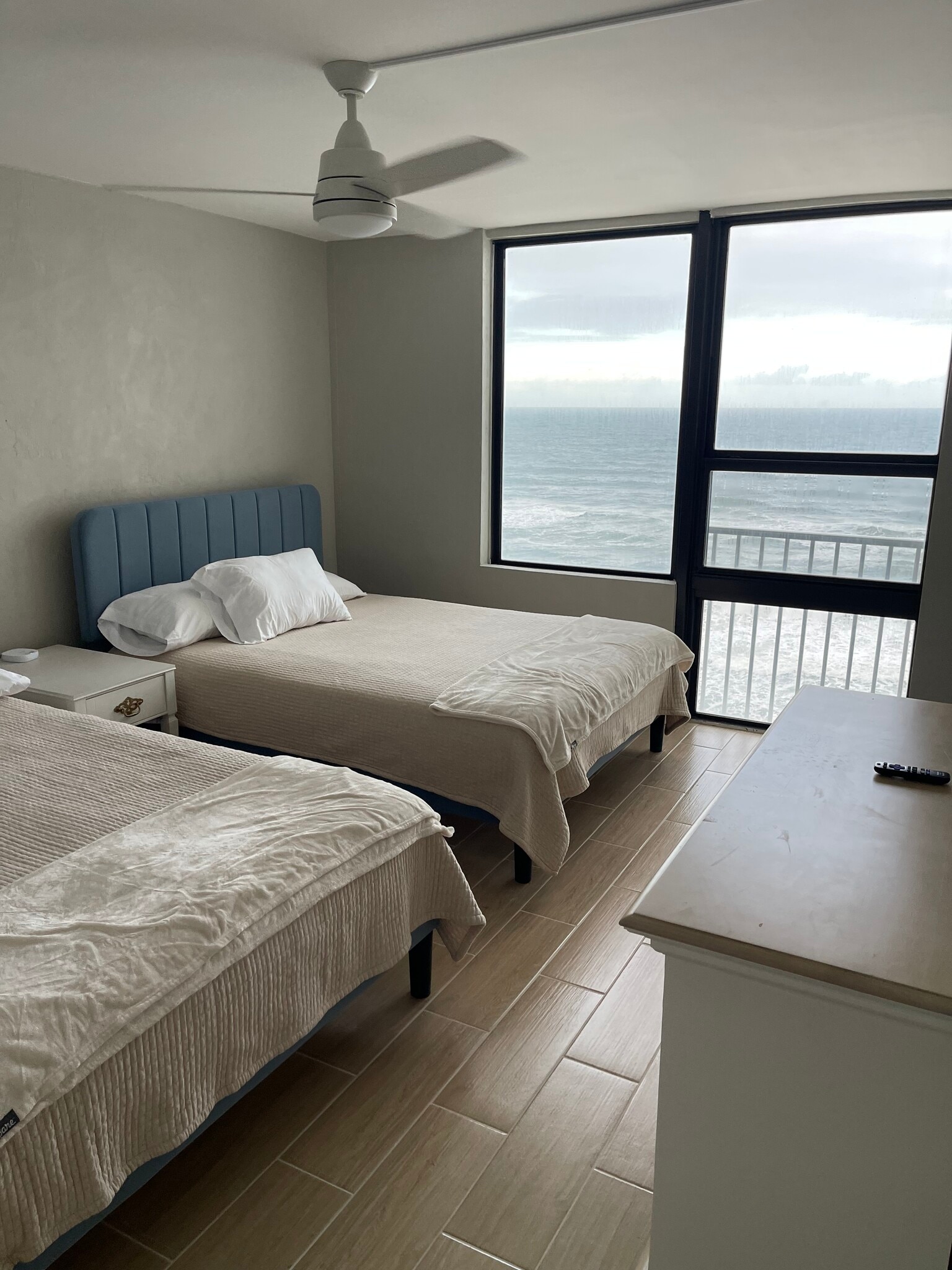 Guest bedroom with 2 queen beds - 3043 S Atlantic Ave