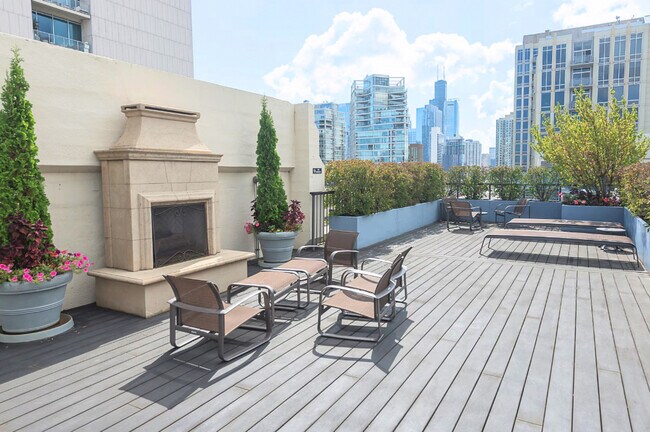 Building Photo - 758 N Larrabee St