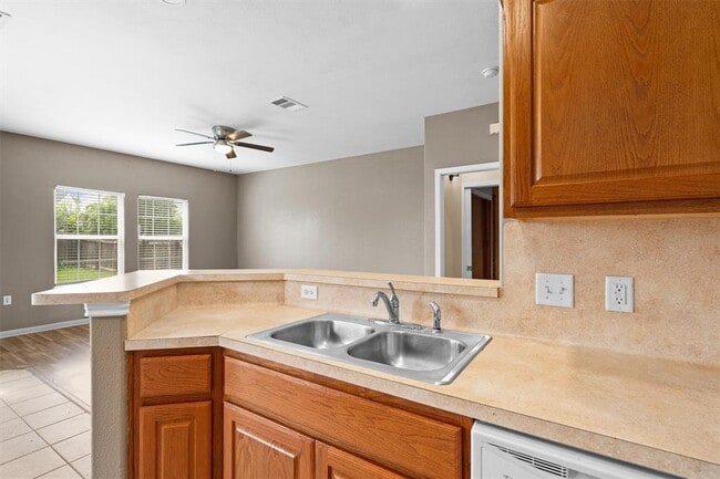 Building Photo - 7502 Lazy Creek Dr