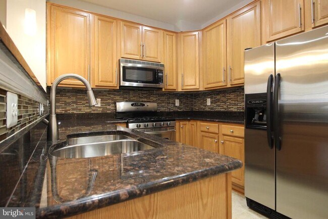 Building Photo - 2415 Rainswood Ln