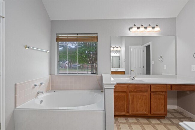 Building Photo - 901 Cashew Ln