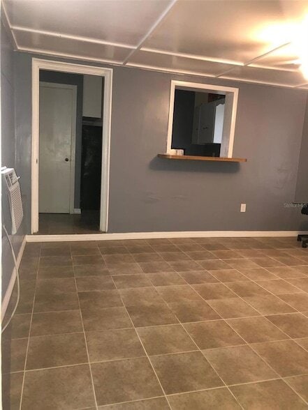 Building Photo - 2201 S Park Ave