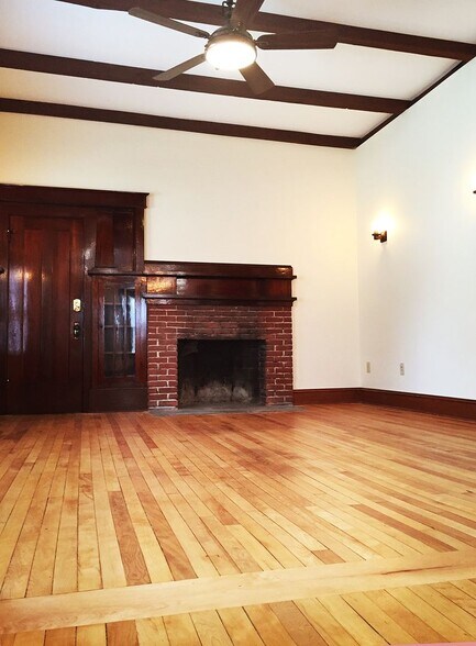 Building Photo - 411 Colchester Ave