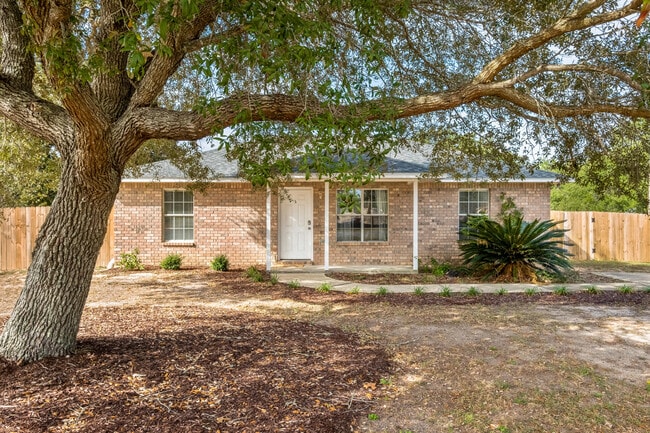 Primary Photo - 1705 Oak Dr