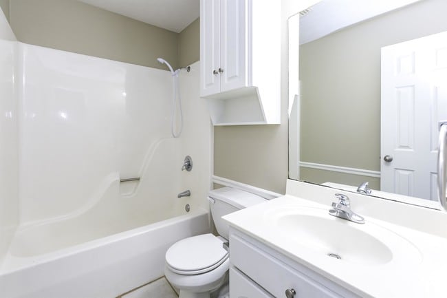 Building Photo - 17 Hillside Cove