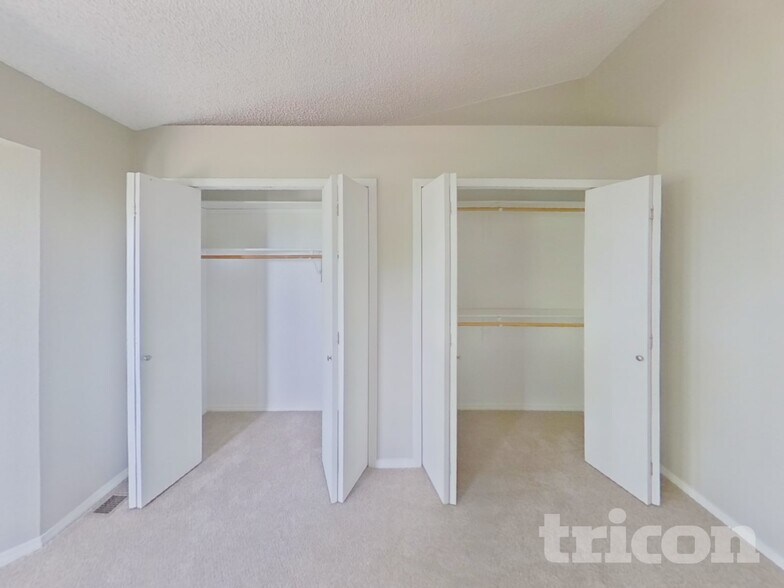 Building Photo - 6455 Montarbor Dr