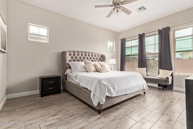 Building Photo - 11807 W Pkwy Ln