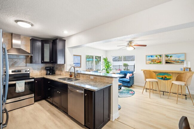 Building Photo - 6398 Woodland Blvd