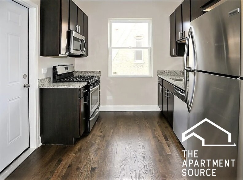 Building Photo - 1437 W Carmen Ave