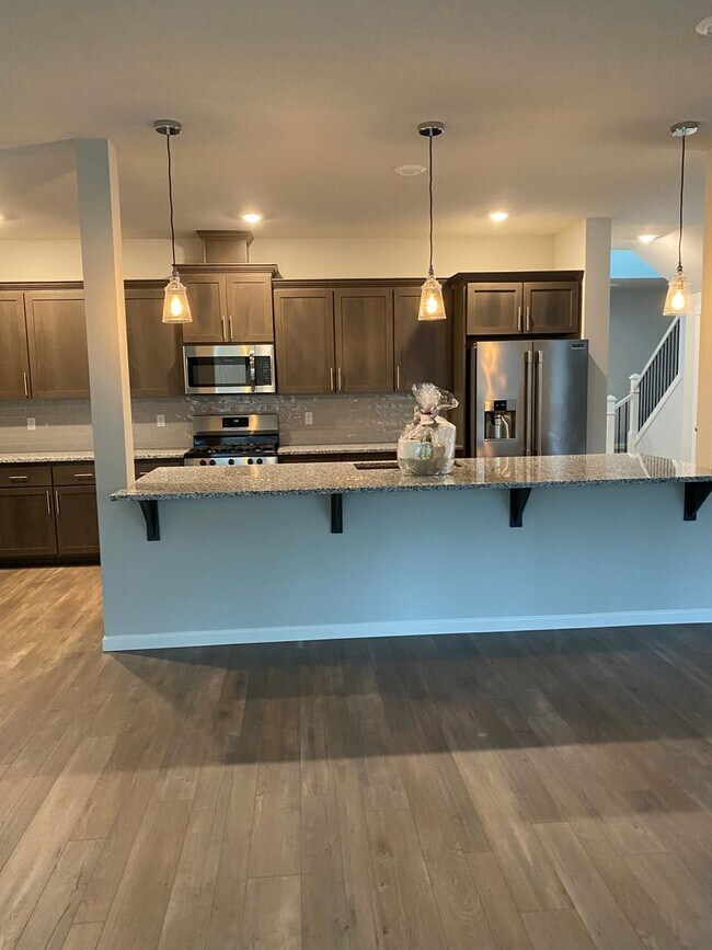 Building Photo - AVAILABLE NOW!!! 4BD/3BA - Pet friendly + Fenced Yard & Washer/Dryer Included - Great South Locat...