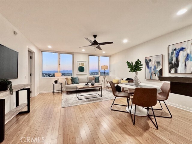 Building Photo - 525 E Seaside Way