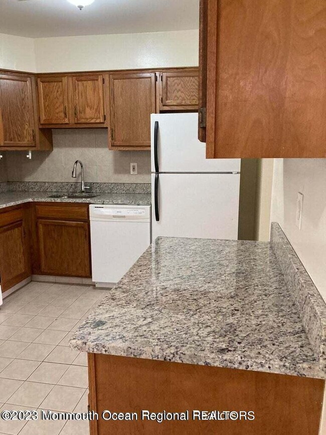 Building Photo - 2 Robinson Ct