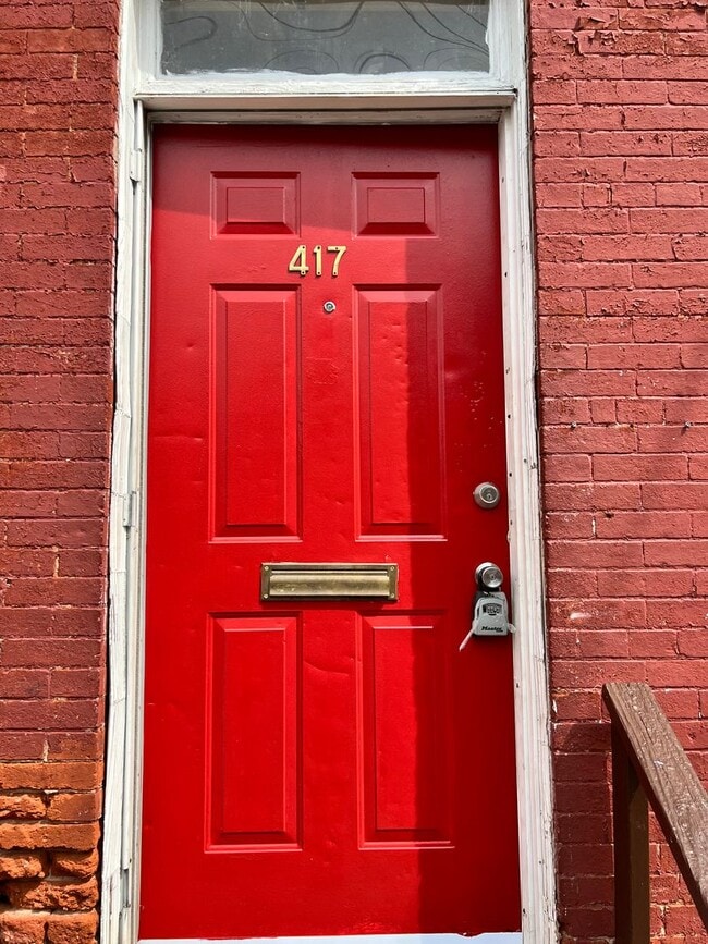 Building Photo - 4 Bedroom House