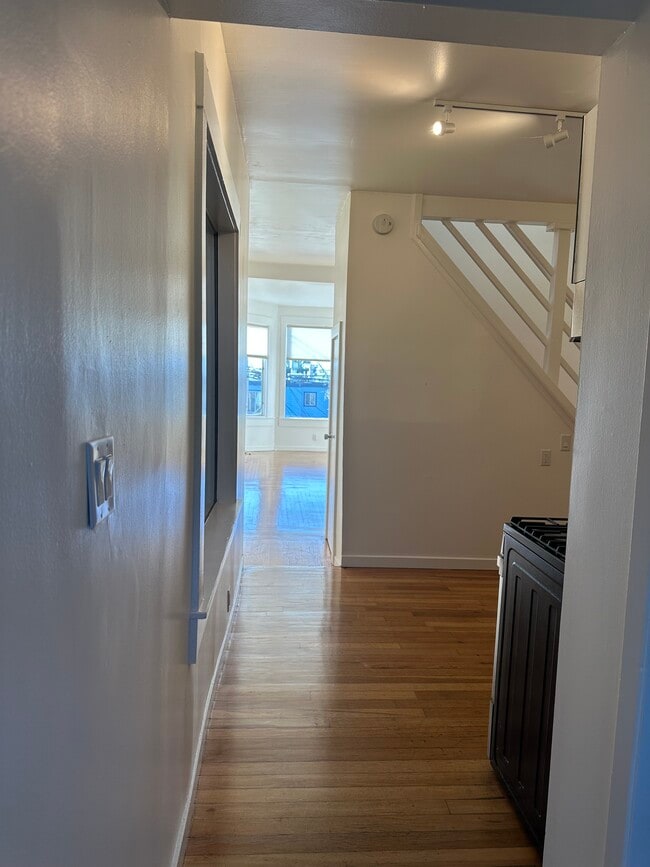 Building Photo - 1367 De Haro St