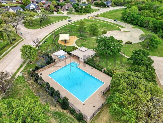 Building Photo - 2650 Streamside Dr