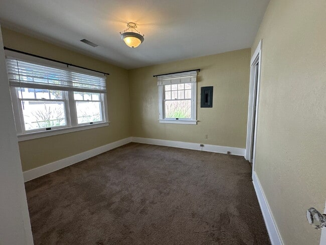 Building Photo - Near Cal Poly, 3 BR, 2 BA single level - Available Now