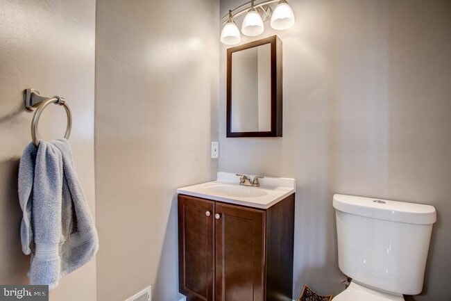 Building Photo - 5036 Finsbury Rd