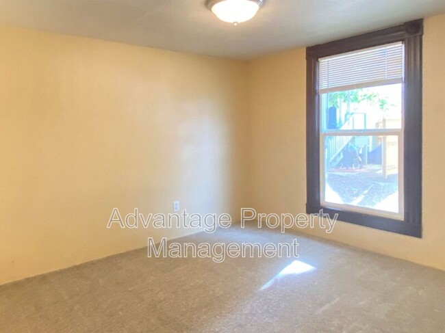 Building Photo - 324 SW Calapooia St