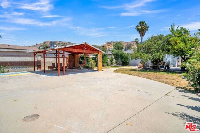 Building Photo - 8333 Glencrest Dr