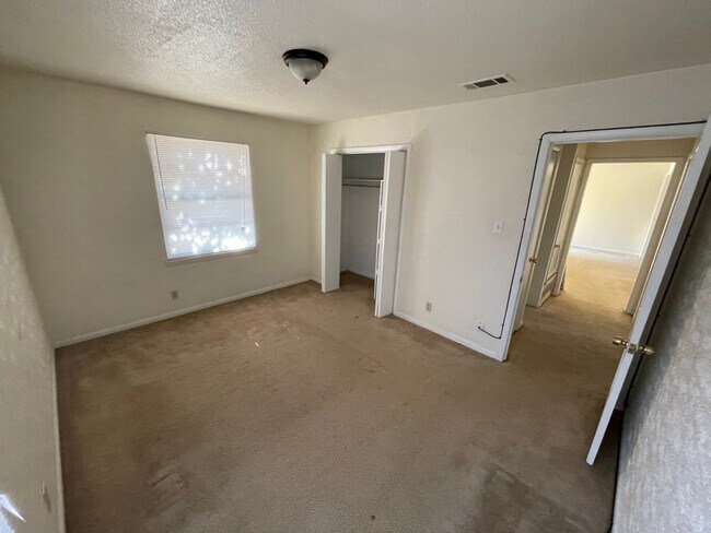 Building Photo - 1401 Alta Mira Dr