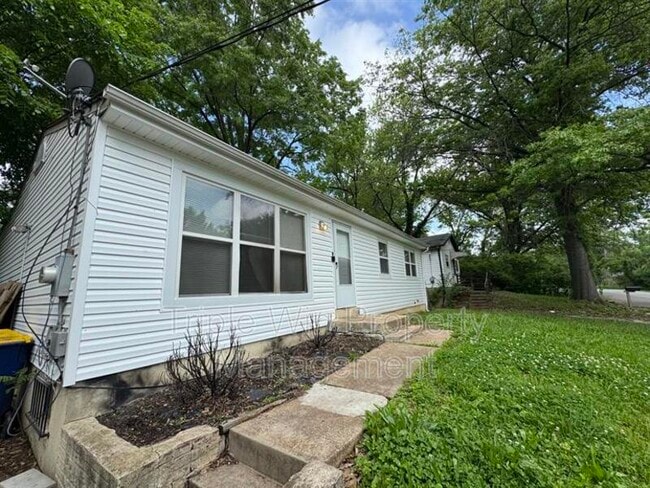 Building Photo - 9609 Winkler Dr