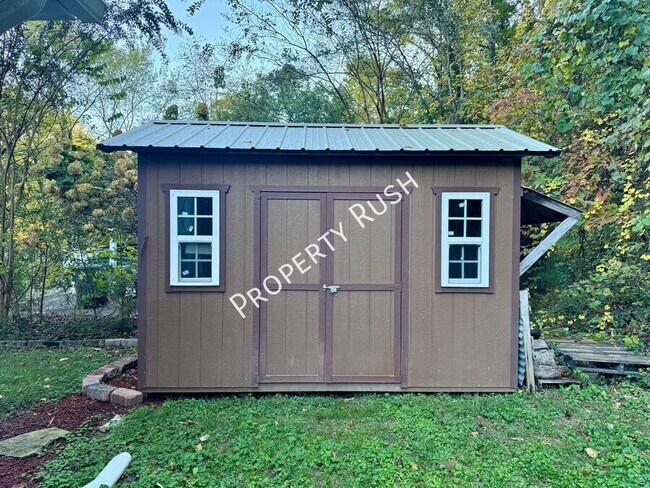 Building Photo - 1110 Fernway Cir