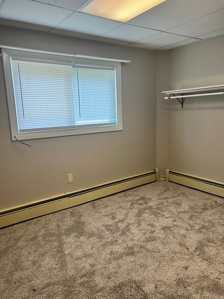 Building Photo - 410 Hillview Plz