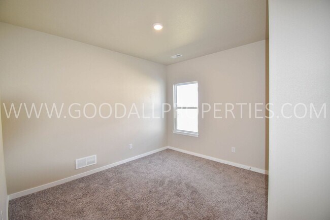 Building Photo - 4 Bed 2 Bath Home in the Waukee School Dis...