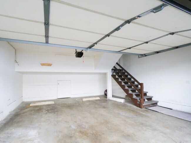 Building Photo - 405 2nd St