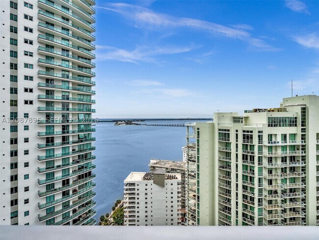 Building Photo - 1300 Brickell Bay Dr