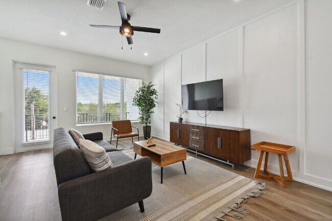 Building Photo - Luxurious 3 Bedroom Condo with Spacious Layout and Prime Location in Tampa, FL!