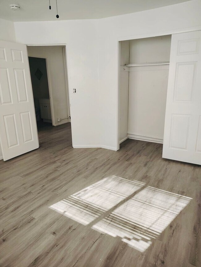 Building Photo - 501 Harrison Dr