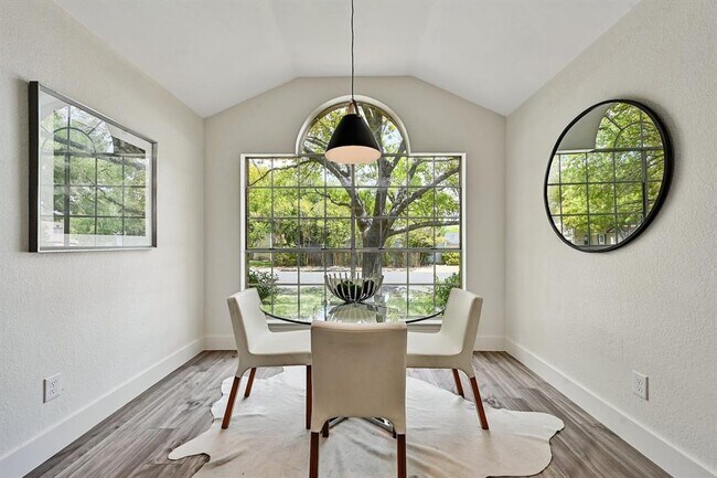 Building Photo - 10612 Watchful Fox Dr