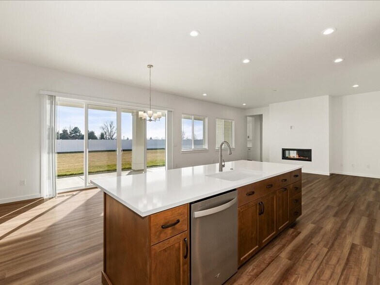 Building Photo - 1523 W Switchgrass Ct