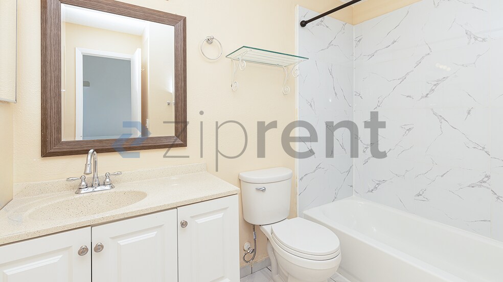 Building Photo - Unit