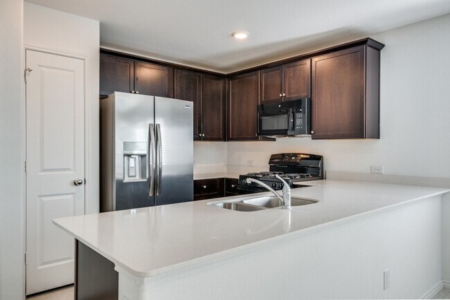 Building Photo - 7516 Larson Ln