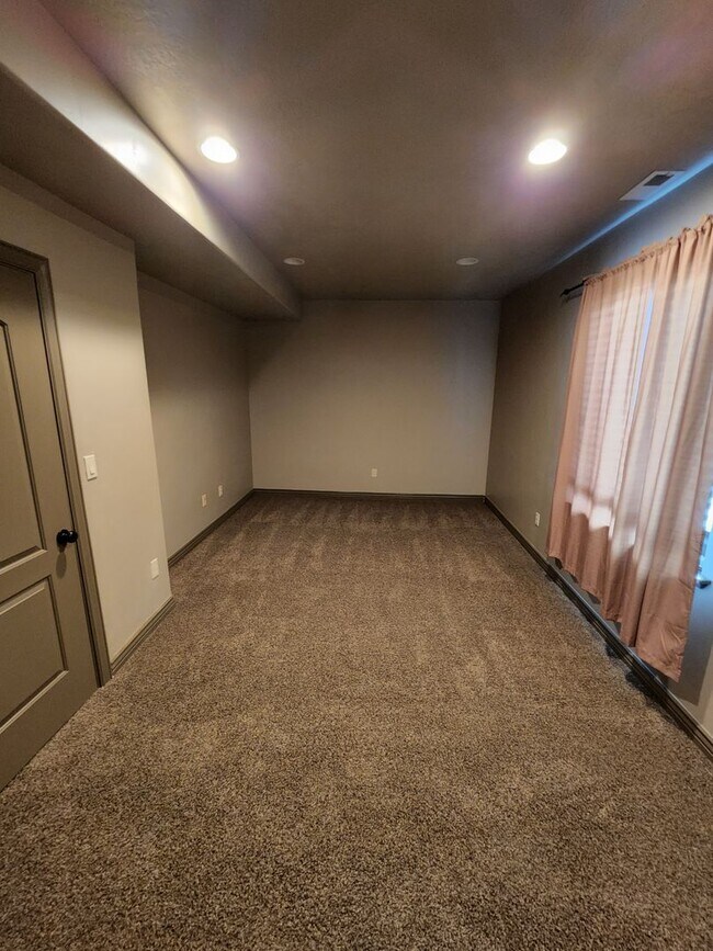 Building Photo - 11369 Hereford Ct