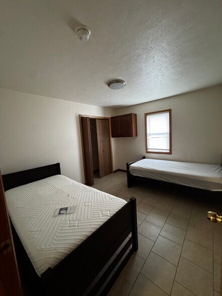 Building Photo - 325 N Calumet Ave