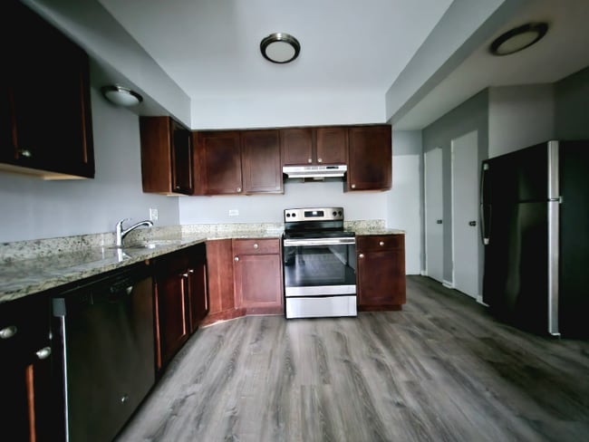 Building Photo - 3115 W 79th St