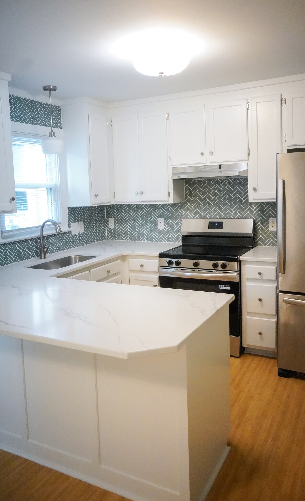 Building Photo - 3801 Lake Point Cir