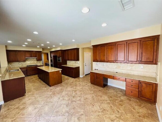 Building Photo - 32391 Alpine Ct