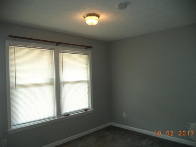 Building Photo - 619 Iowa Ave