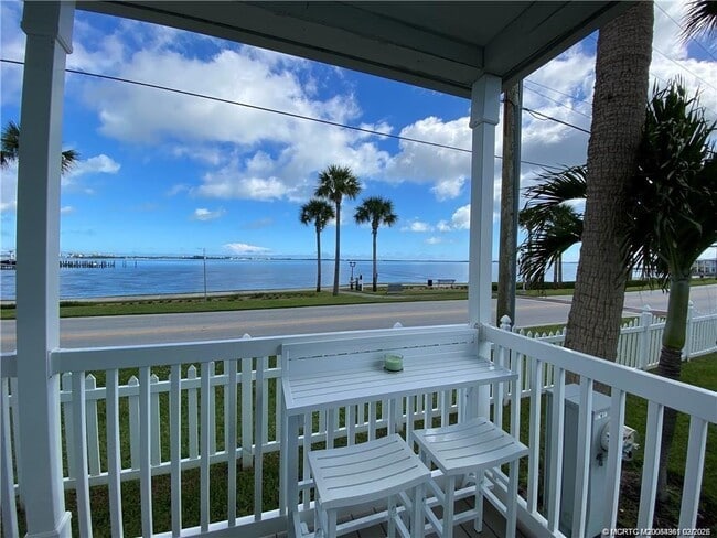 Building Photo - 18 NE Nautical Pl